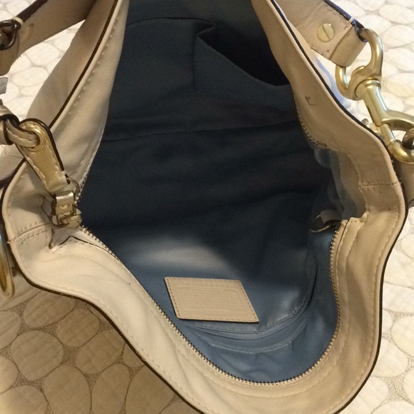 Coach cream leather with gold accent bag - Picture 4 of 8